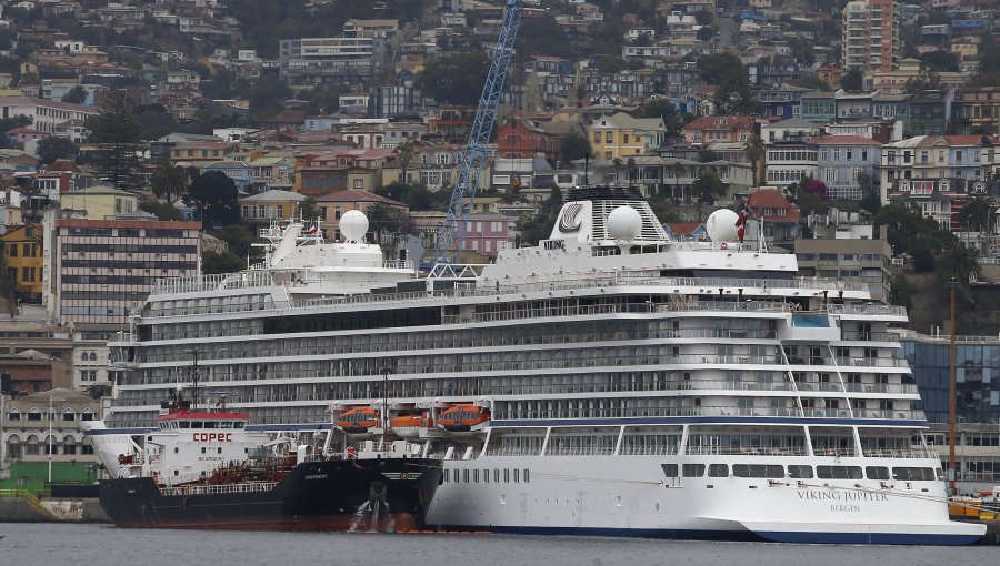 Tres turistas de la nave que abrió la temporada de cruceros en Valparaíso dieron positivo por Covid-19