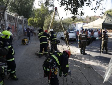 Encuentran a hombre calcinado al interior de cámara subterránea en Santiago