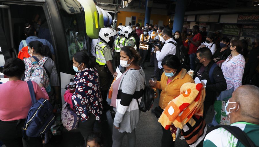 Más de 220 mil personas saldrán este fin de semana desde terminales de buses de la región Metropolitana