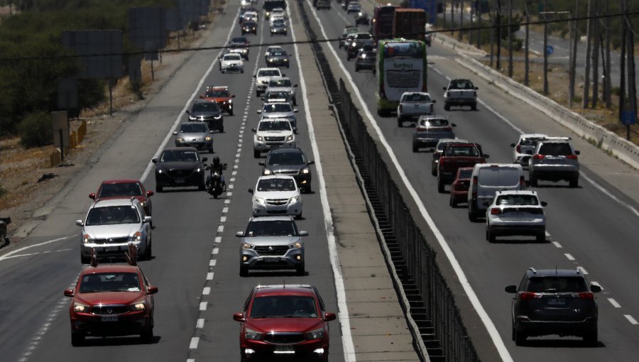 Estiman que 475 mil vehículos saldrán de la región Metropolitana por celebraciones de Año Nuevo