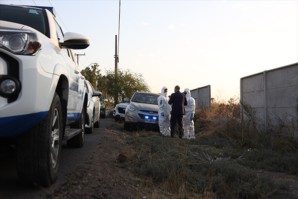 Investigan hallazgo de cuerpo maniatado y con ocho impactos de bala en un sitio eriazo de Batuco