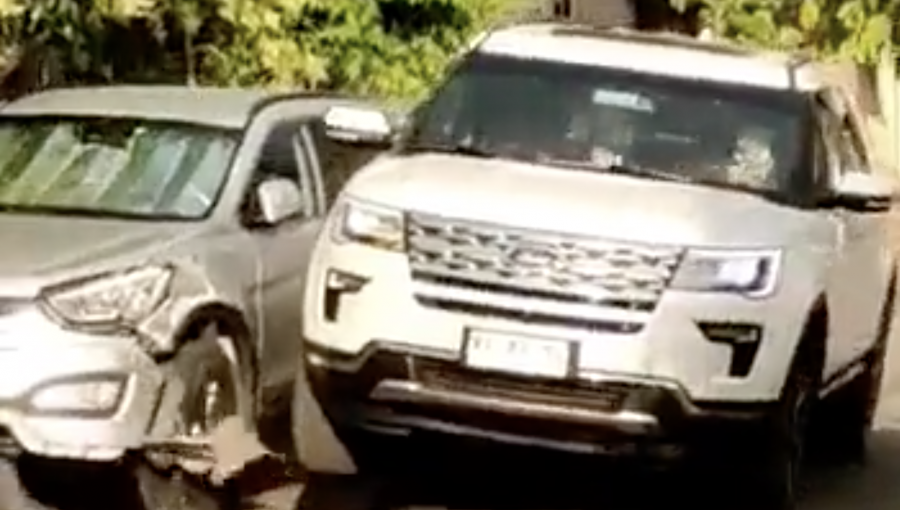 Delincuentes robaron camioneta, atropellaron a un niño y chocaron tres vehículos estacionados en La Florida
