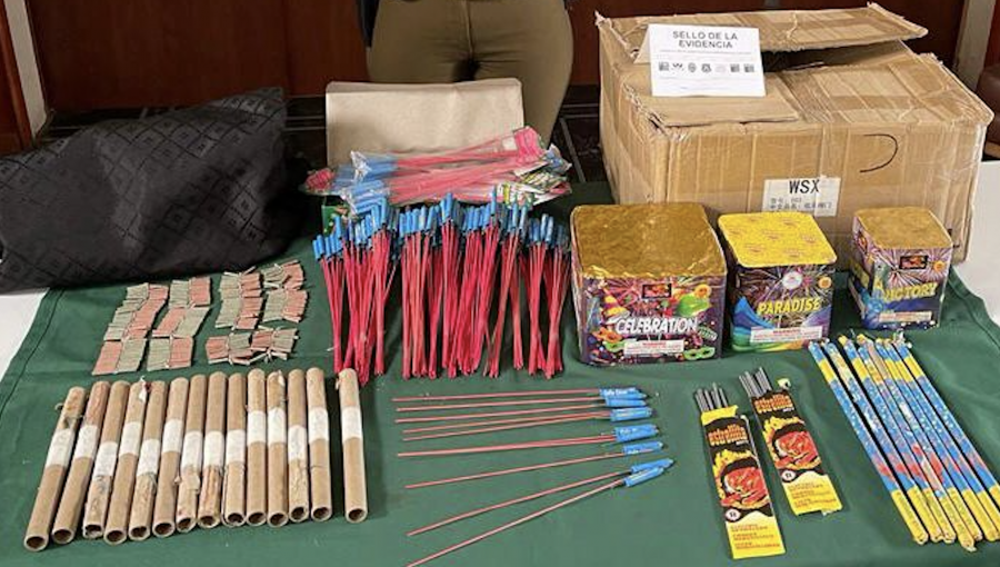 Decomisan 561 unidades de fuegos artificiales que eran comercializados en la vía pública de San Antonio