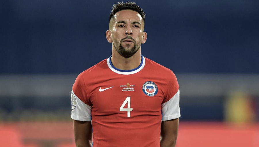 Aseguran que Mauricio Isla estaría en una relación con Thati Lira