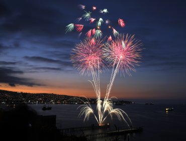 Ensayo de espectáculo pirotécnico de Año Nuevo en Valparaíso contó con masiva concurrencia: se generó alta congestión en la Av. España
