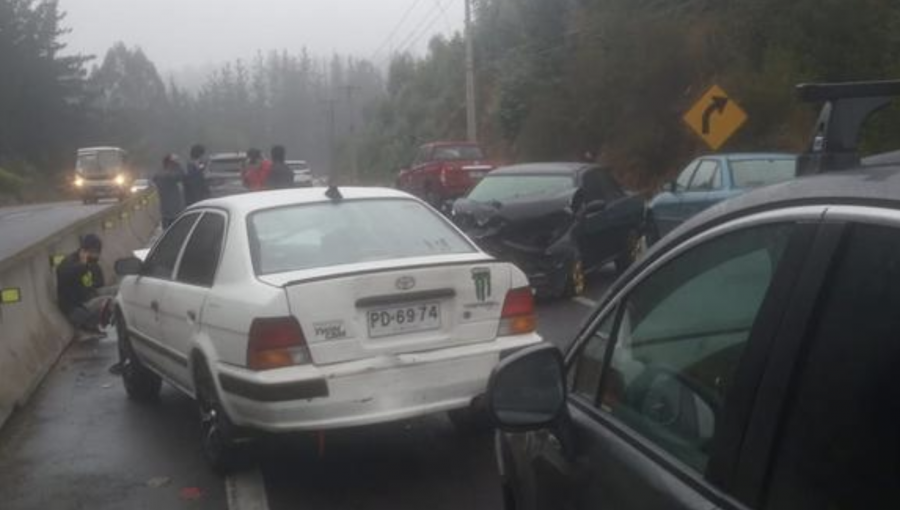 Colisión múltiple involucró a siete automóviles en la ruta Las Palmas de Viña del Mar: tres personas resultaron lesionadas