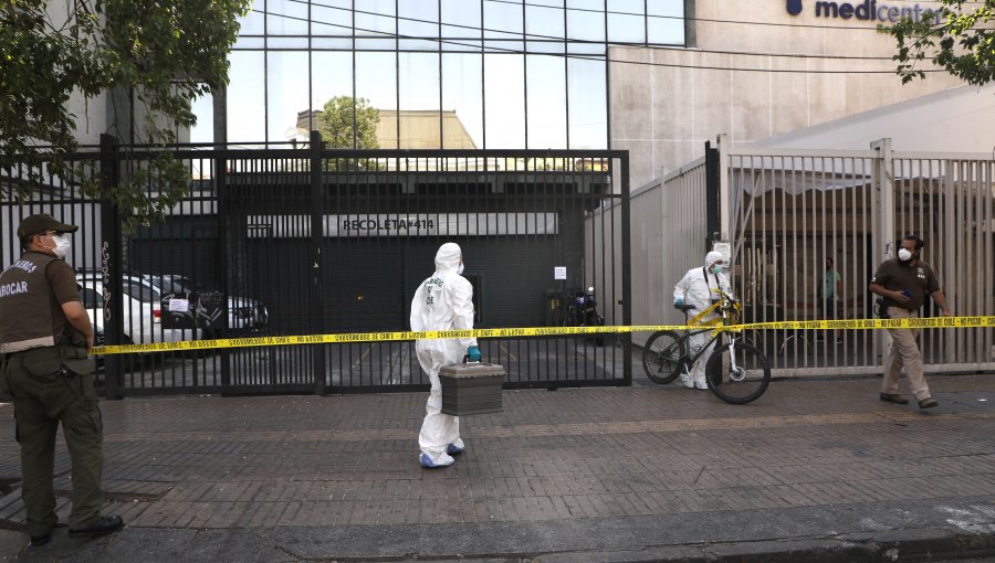 Decretan prisión preventiva para acusado de lanzar molotov a centro de Gendarmería en Recoleta y quemar una banca en Santiago