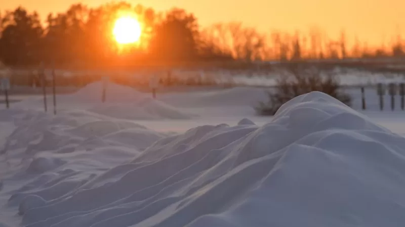 Cinco metros de nieve en California y temperaturas de 20°C en Alaska: El "extraño" invierno de clima extremo que vive Norteamérica