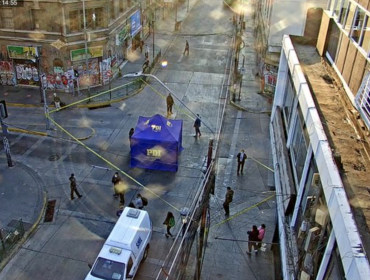 Amigos de hombre baleado sufrieron accidente mientras lo trasladaban al Hospital: lo abandonaron en la vía pública de Valparaíso