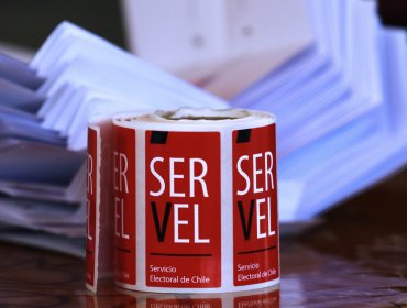 "Esta información es falsa": Servel desmiente existencia de mesas duplicadas tras acusaciones de fraude electoral
