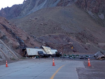 Conductor de camión pierde la vida tras desbarrancarse en la cuesta Los Andes - Mendoza