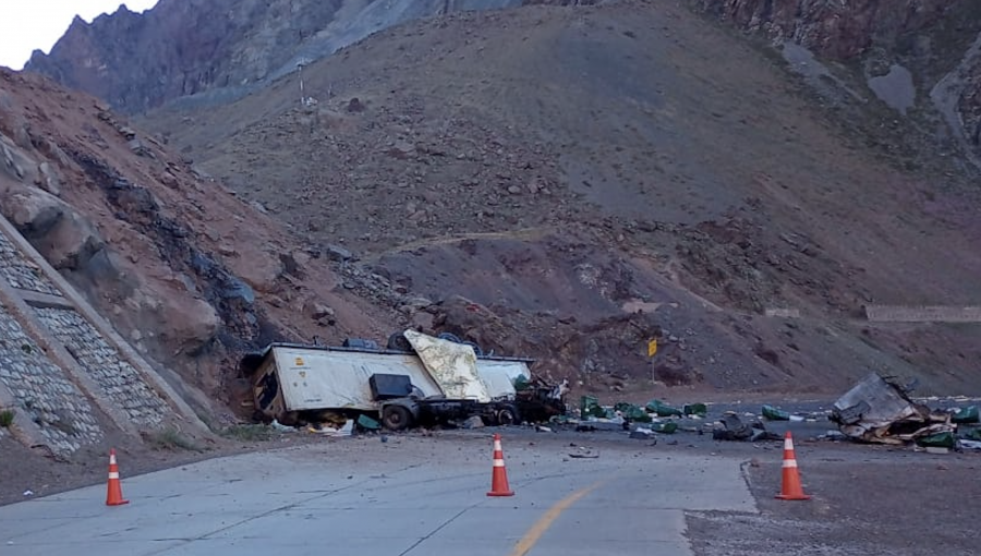 Conductor de camión pierde la vida tras desbarrancarse en la cuesta Los Andes - Mendoza