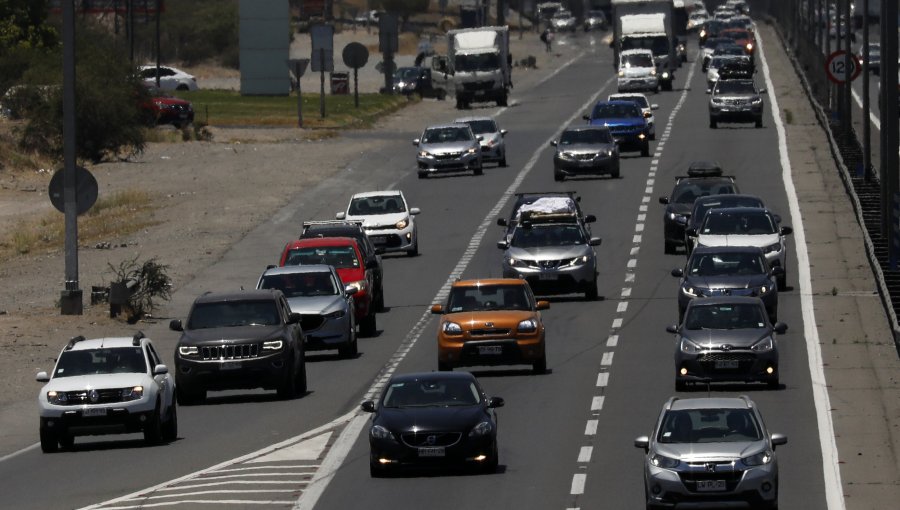 Más de 106 mil vehículos han salido de la región Metropolitana a través de distintas rutas durante este viernes