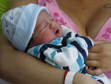 Primer bebé del 2022 en Chile se llama Hans, nació en Valdivia y pesó 3.3 kilos