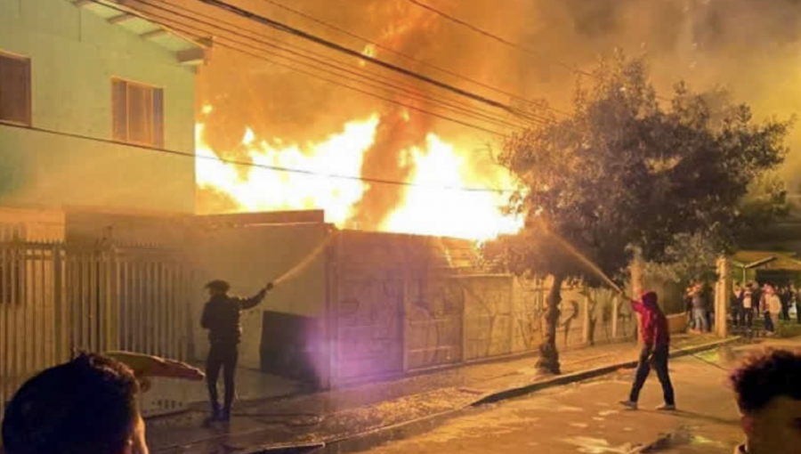 Maipú y Macul comenzaron el 2022 con sendos incendios estructurales: en el primero falleció una mujer de 53 años