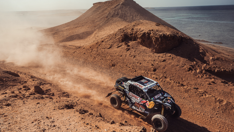 Francisco "Chaleco" López llegó tercero en la primera etapa del Rally Dakar