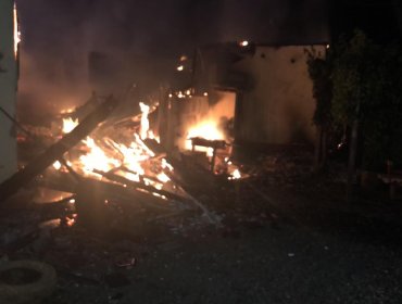 CAM se adjudicó ataque incendiario que destruyó dos casas y bodegas en Traiguén