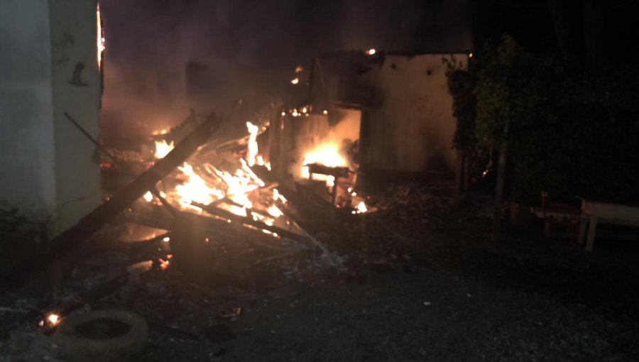 CAM se adjudicó ataque incendiario que destruyó dos casas y bodegas en Traiguén