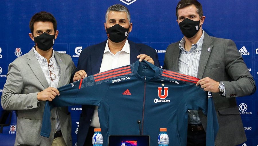 Santiago Escobar fue presentado como DT de la U y anunció que dos jugadores no serán considerados