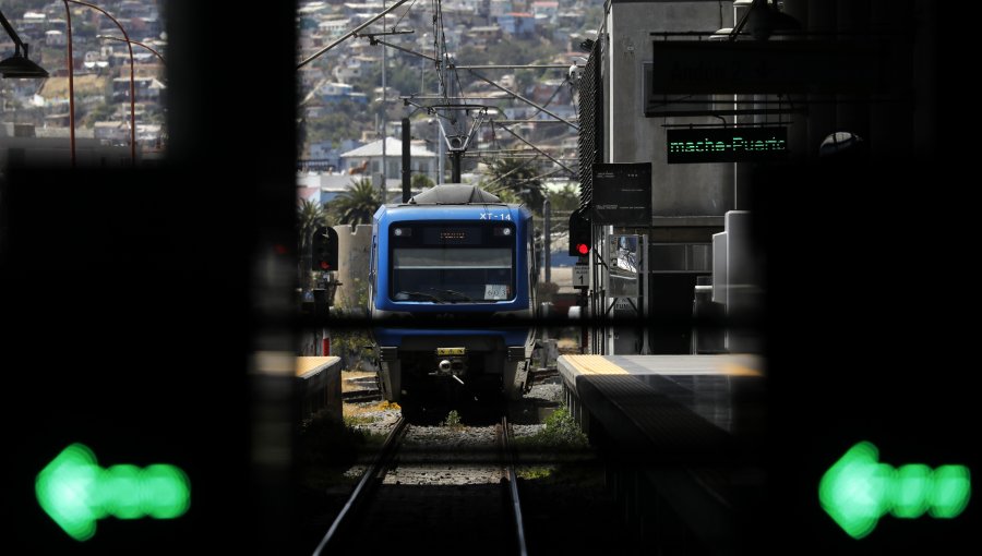 ¿Se descarrila el tren rápido Valparaíso - Santiago? Presidente de EFE descarta priorizar iniciativa por baja "rentabilidad social"