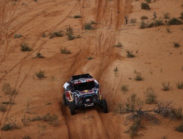 "Chaleco" López aumentó su ventaja en la cima de vehículos ligeros del Dakar 2022