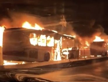 Tres buses del sistema Red del transporte público fueron incendiados por encapuchados en Pedro Aguirre Cerda