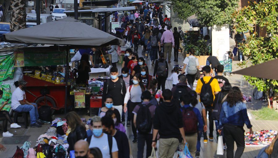 Informe Epidemiológico da cuenta de 10.020 casos activos de Covid-19 en Chile: 2.455 más que la semana pasada