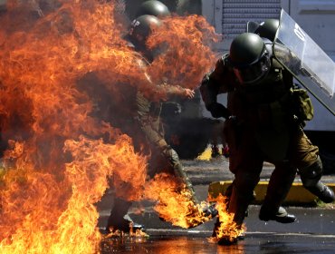 Mantienen prisión preventiva para imputado por lanzar bombas molotov a Carabineros en Recoleta