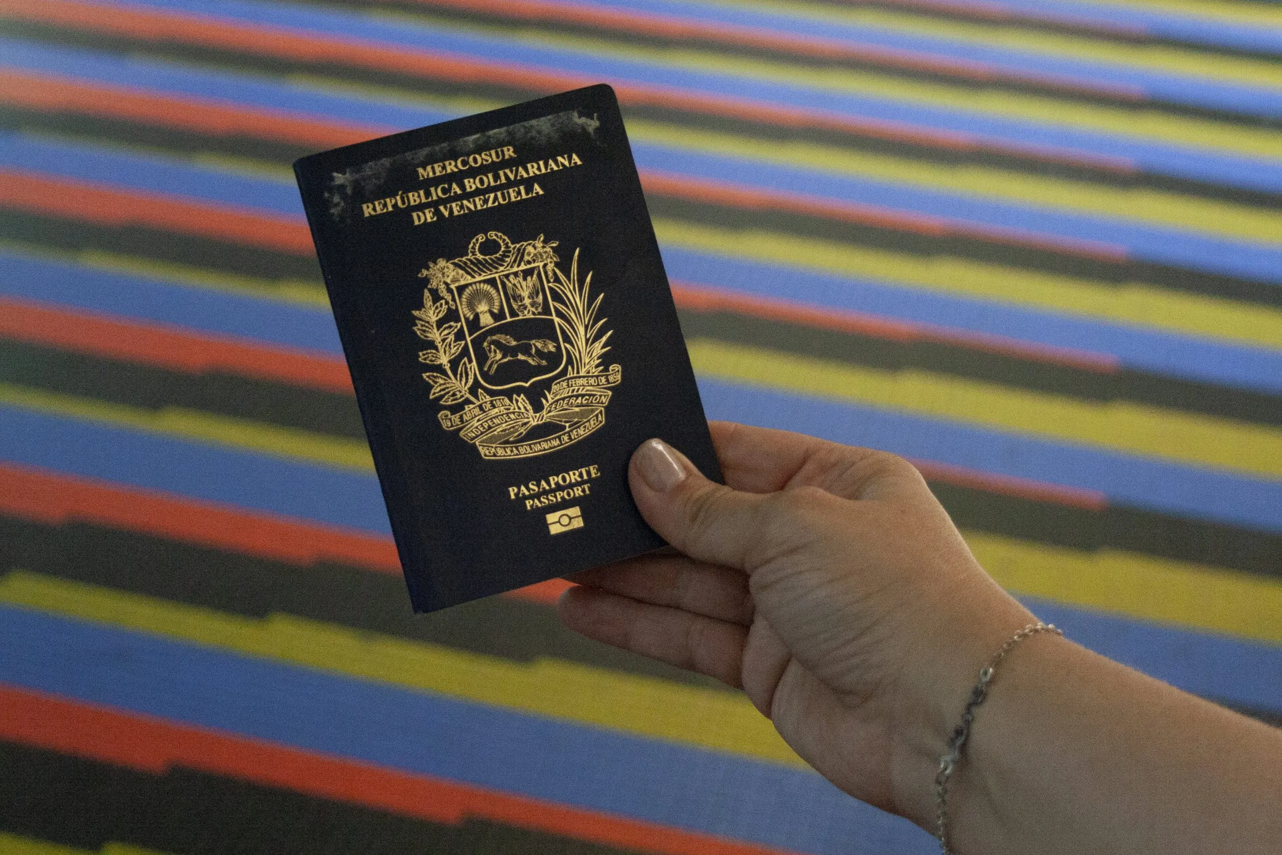 México impone visa a los venezolanos para frenar migración hacia Estados Unidos