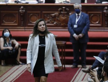 Seremi de Salud abre sumario sanitario contra Teresa Marinovic por no uso de mascarilla en la Convención