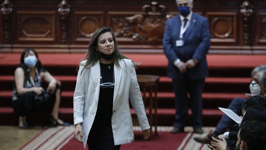 Seremi de Salud abre sumario sanitario contra Teresa Marinovic por no uso de mascarilla en la Convención