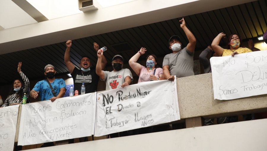 Comerciantes ambulantes se tomaron la Municipalidad de Viña del Mar: exigen hablar con la alcaldesa Macarena Ripamonti