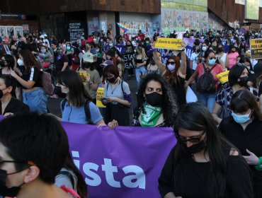 Estudio revela que un 63% de las chilenas asegura haberse sentido discriminada o violentada por el hecho de ser mujer