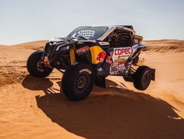 "Chaleco" López terminó cuarto en la octava etapa y sigue líder en los prototipos ligeros del rally Dakar