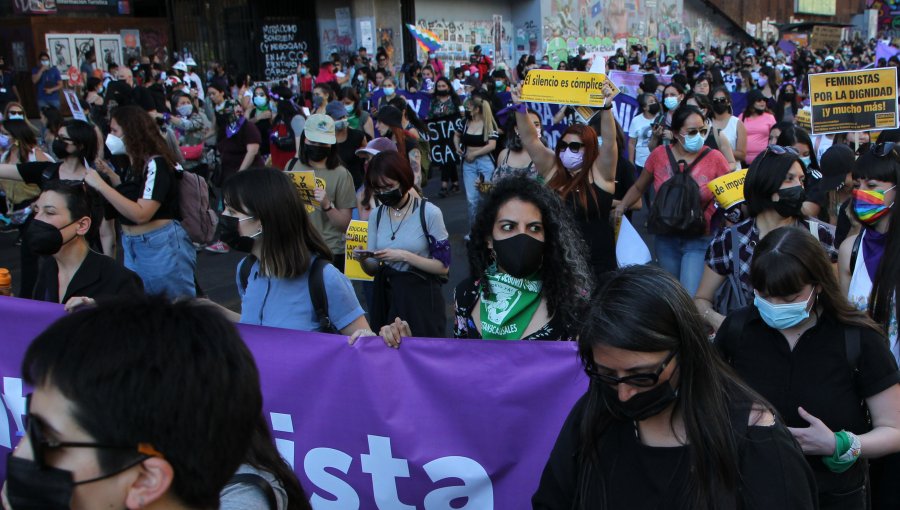 Estudio revela que un 63% de las chilenas asegura haberse sentido discriminada o violentada por el hecho de ser mujer