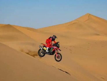 Pablo Quintanilla trepa al segundo lugar de la general tras la décima etapa de motos en Rally Dakar