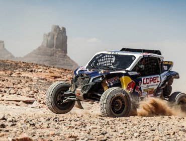 'Chaleco' López sigue líder de la general en prototipos ligeros pese a ceder ventaja en la décima etapa del Rally Dakar