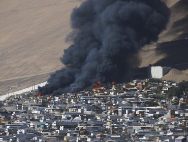 Ciudadanos bolivianos afectados por voraz incendio en Iquique serán ayudados por su gobierno