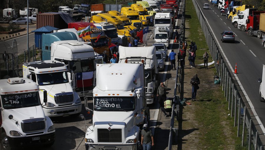 Camioneros afirman que el Gobierno les pidió paralizar en 2020 para aprobar la Ley Juan Barrios y la Ley de Armas