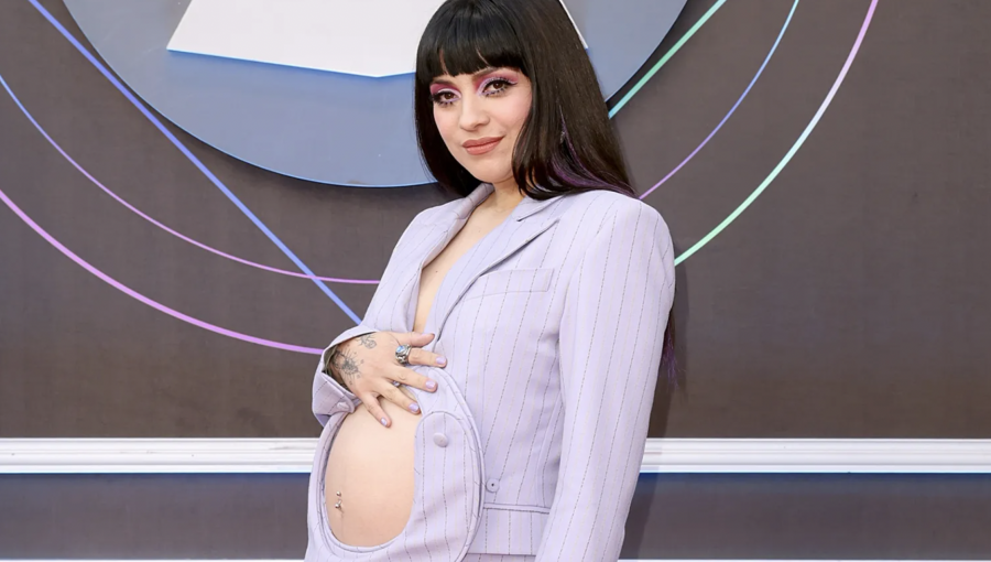 Mon Laferte anunció su propio “Tiny Desk” con avanzado embarazo