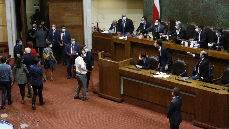 Oposición se retira de la sala y suspenden sesión especial en la Cámara por la licitación del litio