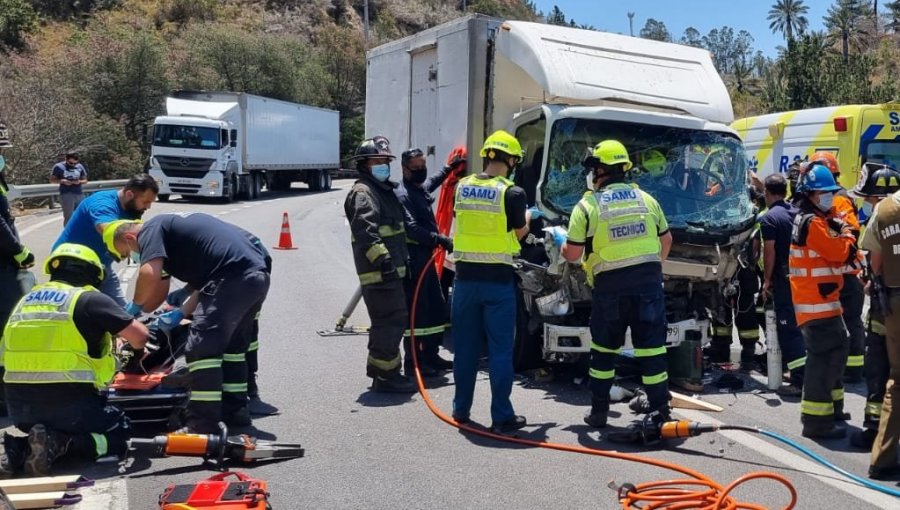 Dos lesionados graves deja colisión de alta energía en la ruta Las Palmas altura Puente Quiteño