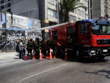 Trabajador de la construcción fue rescatado tras quedar atrapado por un derrumbe en Santiago