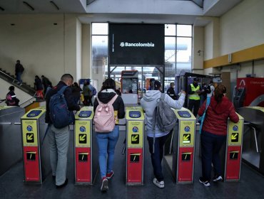 Gobierno colombiano acusa que "organizaciones chilenas" instigaron la evasión de transporte público en Bogotá