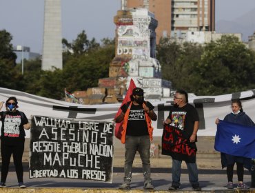 Se desarrolla nueva protesta en Plaza Baquedano por presos del estallido social