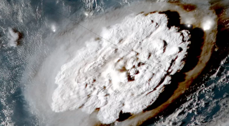 Tsunami en Tonga: gigantesca erupción volcánica en el Pacífico pone en alerta a Chile, Japón y Estados Unidos