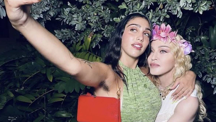 Hija de Madonna encanta en sesión fotográfica en lencería junto a Rihanna