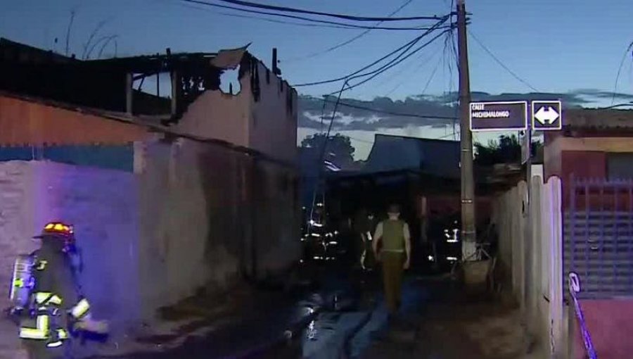 Una persona fallecida dejó voraz incendio que afectó a cuatro casas en El Bosque