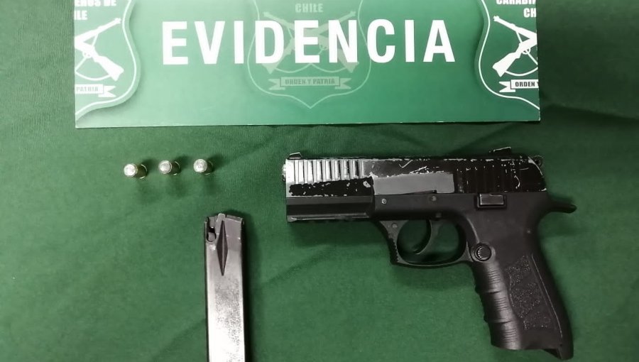 Detienen a joven de 18 años que fue sorprendido portando un arma adaptada por las calles del centro de Valparaíso