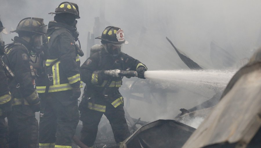 Incendio estructural en Rancagua dejó dos fallecidos y cuatro casas destruidas